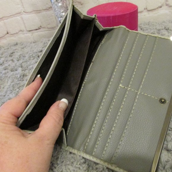 Ladies Wallet - Picture 2 of 3